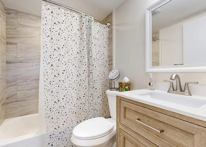 Desirable With Great Location Views Balcony Pools & Game *